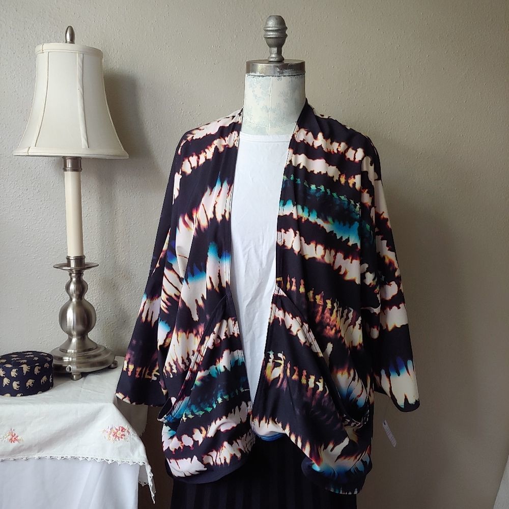 Lucy Activewear Unhindered Wrap Multi Fire Dance - Picture 3 of 15